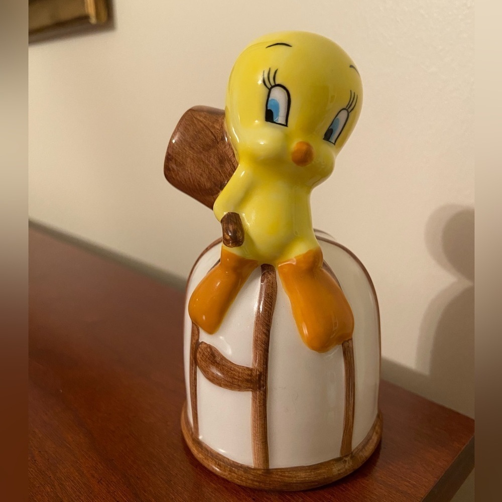 💛 Vintage Gibson Warner Bros 1998 Tweety Bird on Cage Salt or Pepper Shaker